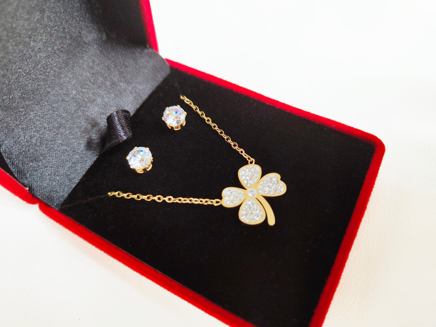 Coffret trèfle strass