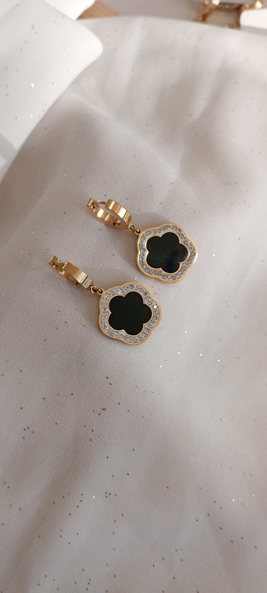 Boucle d'oreilles fleur noir Strass